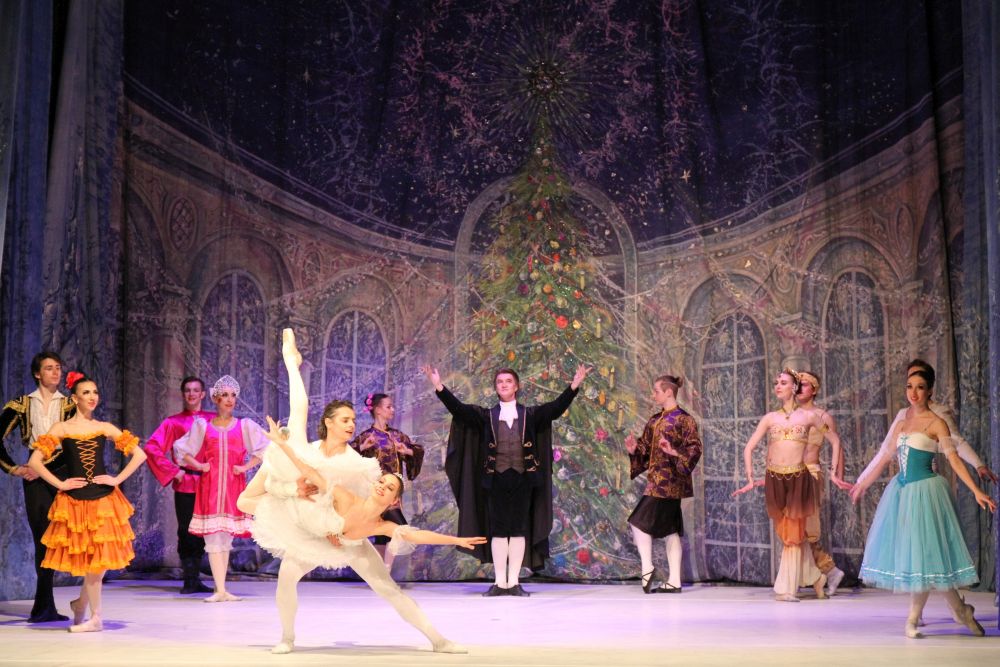 Balet "Dziadek do orzechów" wprowadził sanoczan w świąteczną atmosferę (ZDJĘCIA) | Portal Esanok.pl | Telewizja Sanok - Aktualności - Ogłoszenia - Firmy