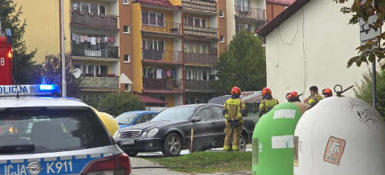 Pożar samochodu w Sanoku. Interweniowała straż pożarna i policja (VIDEO, ZDJĘCIA)