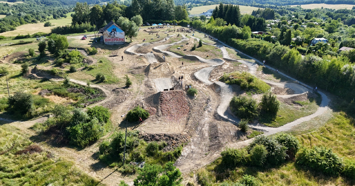 Przełom w sprawie „Prochowni” w Sanoku. Nadzór budowlany umarza postępowanie, co dalej z Bike Parkiem? [VIDEO]