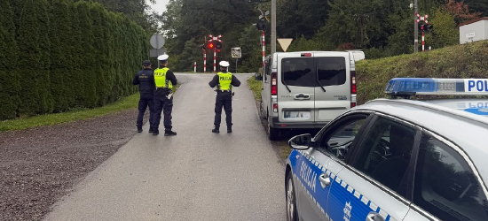 Wspólne kontrole Policji i Straży Ochrony Kolei na przejazdach kolejowych