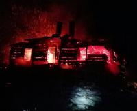 POWIAT BIESZCZADZKI: Nocny pożar drewnianego domu w Ropience