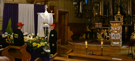 W oczekiwaniu na Zmartwychwstanie. Grób Pański w parafii Sanok – Olchowce (ZDJĘCIA)