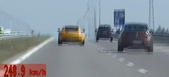 PODKARPACIE: Pędził przez autostradę z prędkością 248 km/h! (ZOBACZ FILM)
