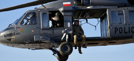 BIESZCZADY: Policyjny Black Hawk w akcji! Elitarne jednostki trenowały w trudnym terenie [VIDEO, ZDJĘCIA]