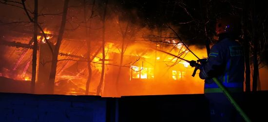 PODKARPACIE: Pożar stolarni. W akcji ponad 70 strażaków! (ZDJĘCIA)