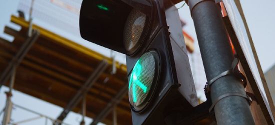 PODKARPACIE: Na przejściu dla pieszych korzystał z telefonu komórkowego