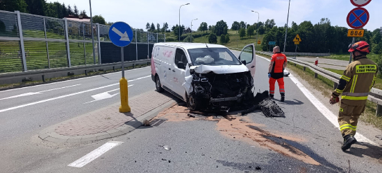 Zderzenie trzech pojazdów w Brzozowie. Jedna osoba trafiła do szpitala [ZDJĘCIA]