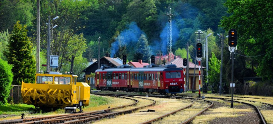 BIESZCZADY. Dodatkowe kursy pociągów w wakacje. Sanok, Bieszczady, Słowacja