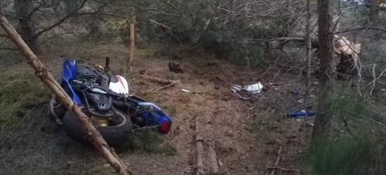 Wypadek motocyklisty w lesie. Do akcji zadysponowano GOPR