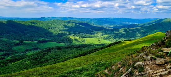 BIESZCZADY: Nielegalne wejście na pas drogi granicznej. Apel do turystów