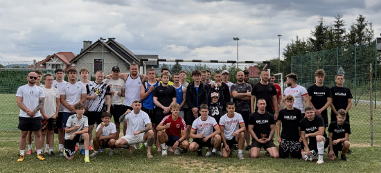 Street Autonomy Cup 2026. Pięściarze zamienili rękawice na piłkarskie korki