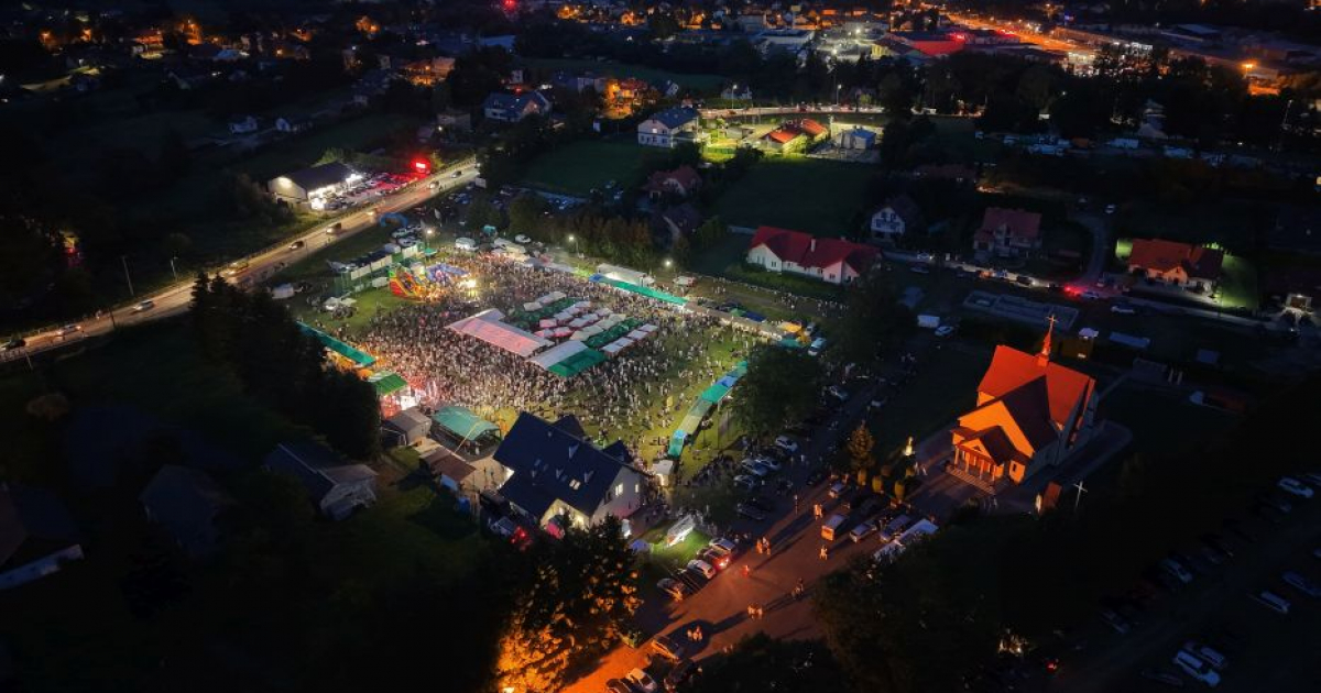 Niesamowita frekwencja i ogień pod sceną. Dożynkowy szał w Czerteżu! [VIDEO, ZDJĘCIA]