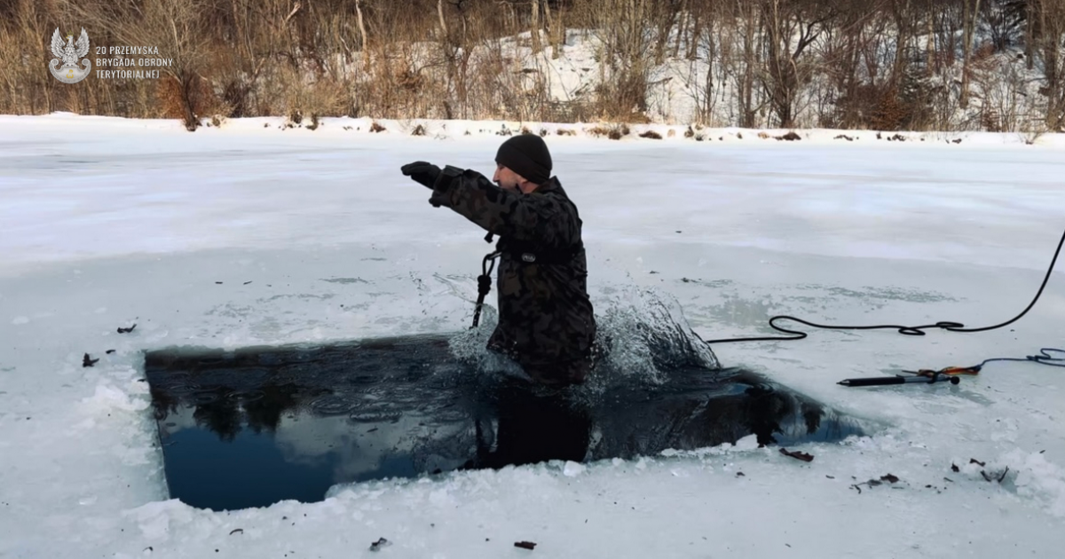 Kurs przetrwania w niskich temperaturach. Żołnierze WOT ćwiczyli w Birczy [ZDJĘCIA]