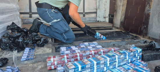 Papierosy ukrył w podłodze naczepy. Kontrabanda ujawniona w Korczowej