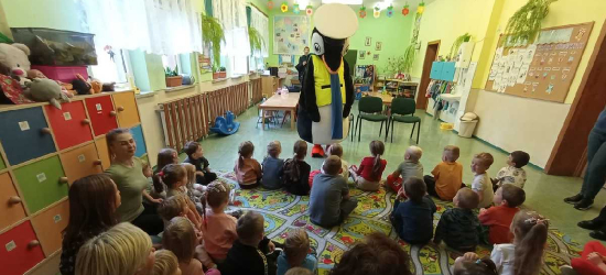 Pingwin Stefan uczy pierwszoklasistów zasad bezpieczeństwa [ZDJĘCIA]