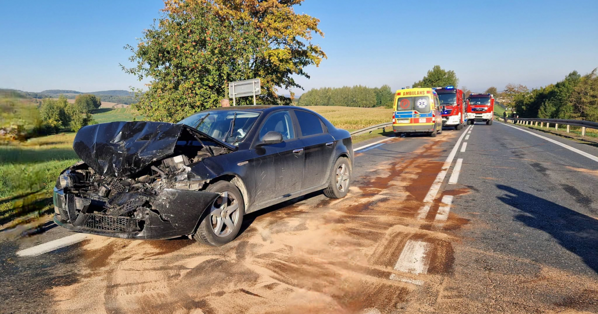Zderzenie trzech samochodów w Klimkówce. Jedna osoba w szpitalu