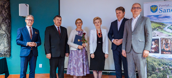 Powiatowy Dzień Edukacji Narodowej w Sanoku. Starosta nagrodził dyrektorów i nauczycieli [ZDJĘCIA]