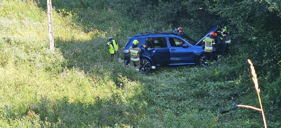 Samochód wypadł z drogi i przekoziołkował około 150 metrów (FOTO)