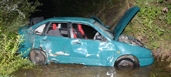 62-latek wjechał seatem do rzeki i uciekł. Grozi mu do 3 lat więzienia