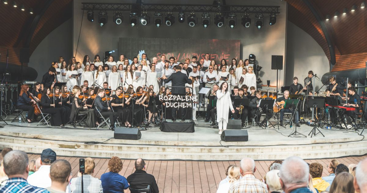 Wyjątkowy koncert „Rozpaleni Duchem” w Brzozowie [ZDJĘCIA]