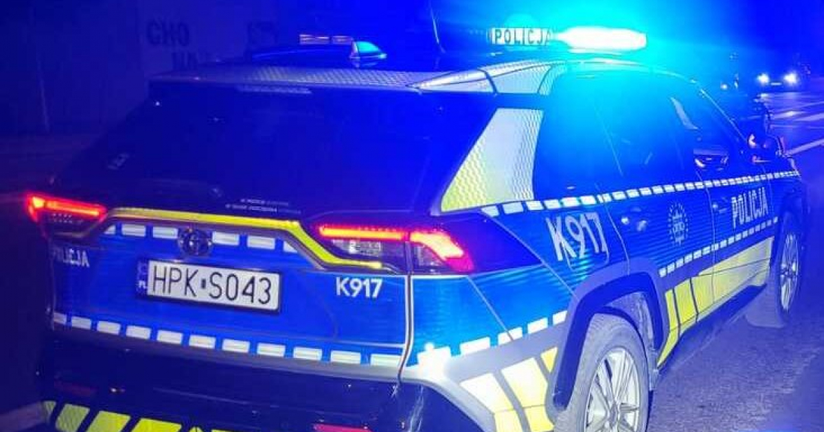 KOMAŃCZA. Pijany 64-latek zasnął za kierownicą i uderzył w szlaban kolejowy