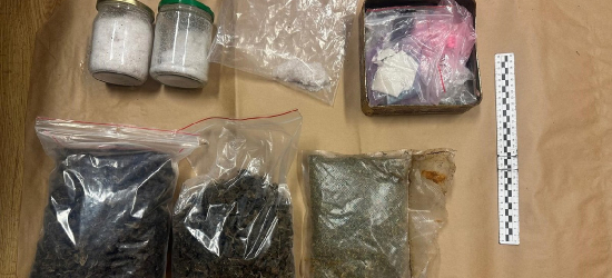 KOLBUSZOWA: Policja zabezpieczyła blisko 3,5 kg narkotyków. 27-latek trafił do aresztu [ZDJĘCIA]