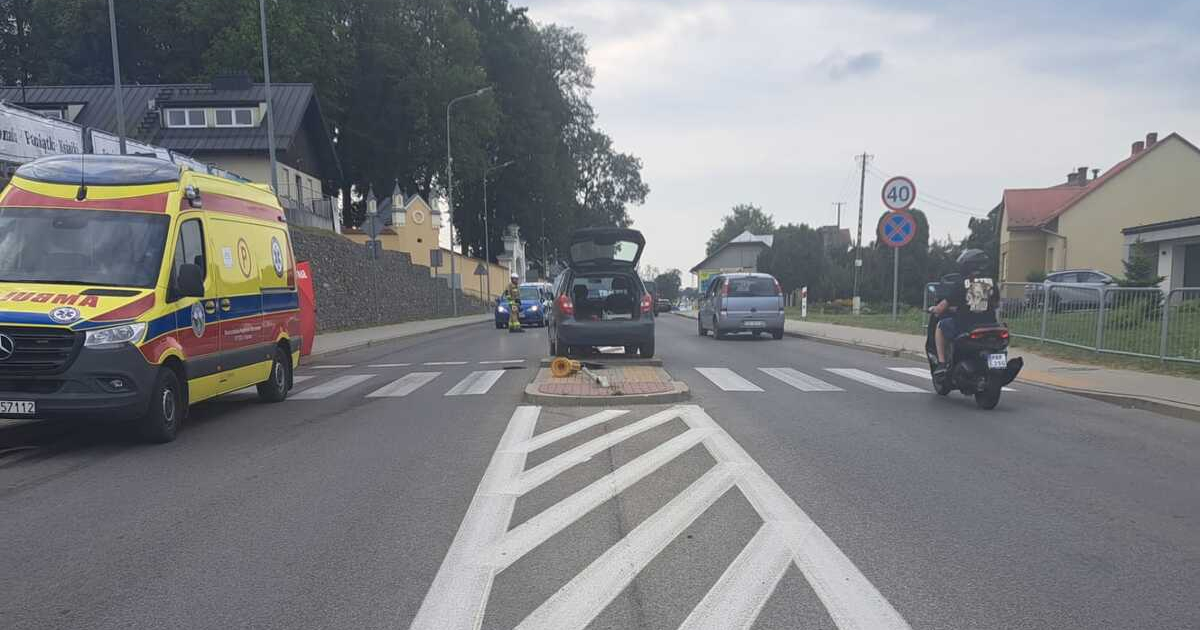 STARA WIEŚ: 53-latek źle się poczuł za kierownicą i uderzył w znaki. Z pomocą ruszyli policjanci