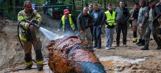 Sensacyjne odkrycie na Podkarpaciu! Z ziemi wydobyto fragmenty niemieckiej rakiety V-2 [VIDEO, ZDJĘCIA]