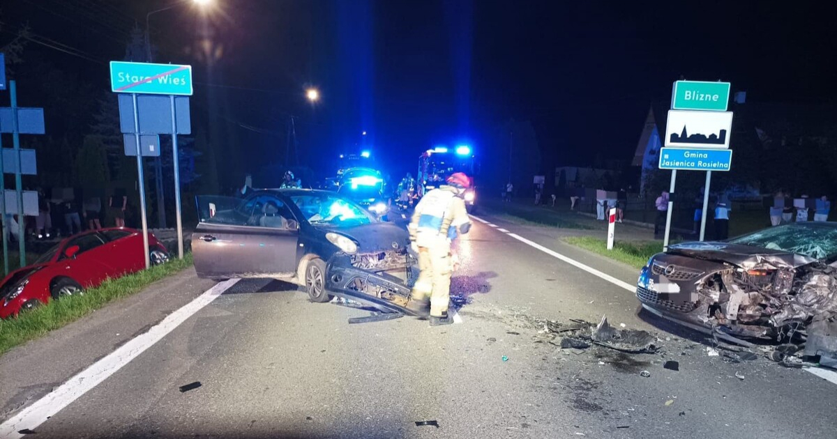 STARA WIEŚ: Blisko 2 promile u sprawcy wypadku! Trzy osoby trafiły do szpitala [ZDJĘCIA]