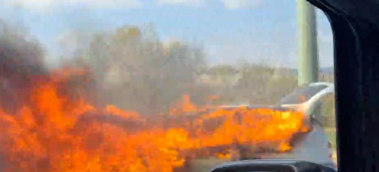 Pożar na obwodnicy Sanoka. Płonął samochód osobowy [VIDEO]