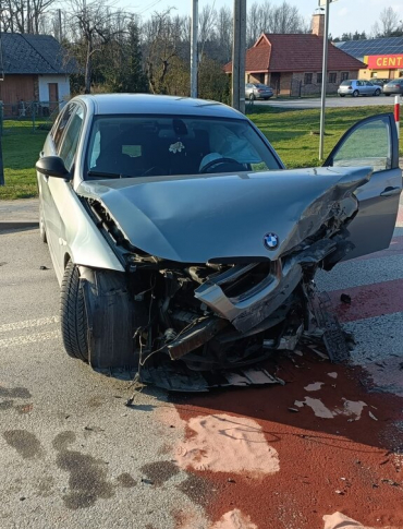 Driftował BMW, skasował Volvo. 21-latek stracił prawo jazdy [ZDJĘCIA]