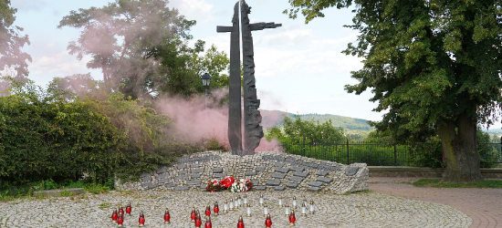 Sanok pamiętał o Powstańcach. Uroczyste obchody 81. rocznicy Powstania Warszawskiego (VIDEO Z LOTU PTAKA, ZDJĘCIA)