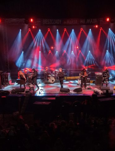 Tłumy, emocje i nadzieja. Charytatywny koncert „Bieszczady dla Maksa na MAXA” za nami [VIDEO, ZDJĘCIA]