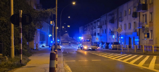 SANOK: Ponad 1,6 promila i brak uprawnień. Kierowca audi zakończył jazdę na chodniku (VIDEO, ZDJĘCIA)