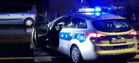 Z SANOKA DO HOCZWI: Pijani wylądowali w rowie po kradzieży samochodu i alkoholu