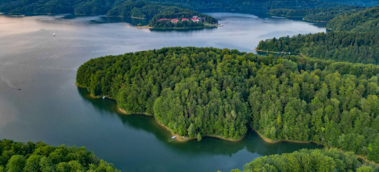 Służby przygotowują się do wakacji. W Polańczyku rozmawiano o bezpieczeństwie nad wodą