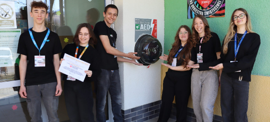 TYRAWA WOŁOSKA: Serce bije bezpieczniej. Szkoła z własnym defibrylatorem AED! [ZDJĘCIA]