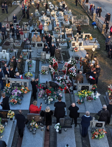 Bohaterowie odnalezieni po latach. Ppor. Edmund Sawczyn i Edward Czekański spoczęli w poświęconej ziemi [ZDJĘCIA]