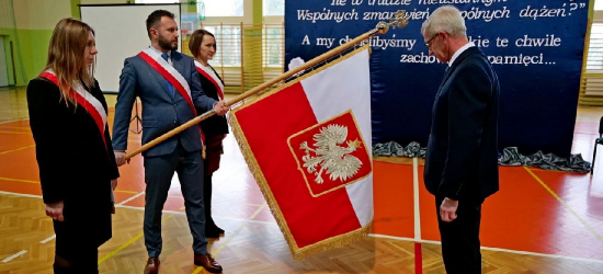 Uroczyste pożegnanie Andrzej Cecuły, dyrektora szkoły w Strachocinie (ZDJĘCIA)