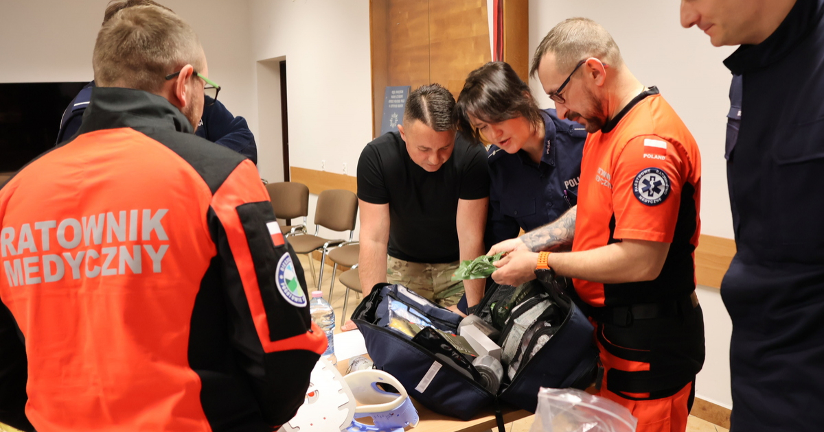 Policjanci szkolili się pod okiem ratowników medycznych. Liczy się każda sekunda [ZDJĘCIA]