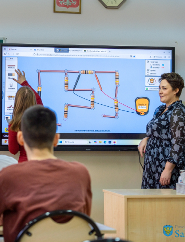 Nowe wyposażenie dydaktyczne w sanockich liceach [ZDJĘCIA]