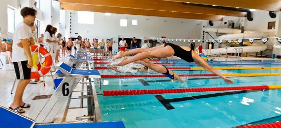 SANOK. Mistrzostwa Sanoka w pływaniu. Na starcie 200 młodych zawodników (ZDJĘCIA)