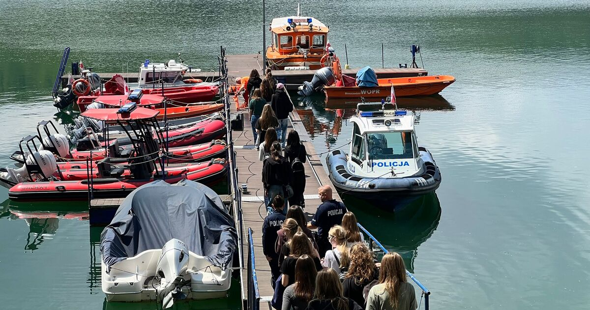 Policjanci i ratownicy WOPR edukowali młodzież w Polańczyku