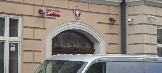 AKTUALIZACJA: Alarm bombowy w Sądzie Rejonowym w Sanoku. Działania służb zakończone (VIDEO, ZDJĘCIA)