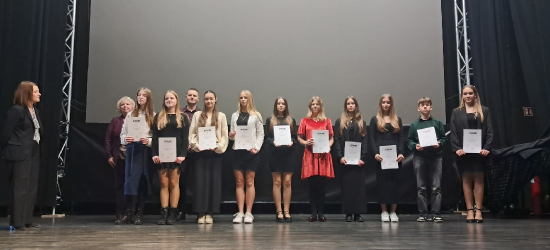 Młodzi recytatorzy zachwycili w III Powiatowym Konkursie „Bądź wierny, idź…”