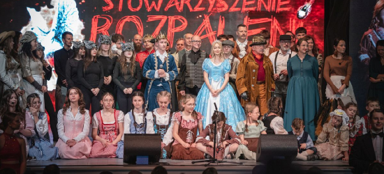 Sanocki Dom Kultury pękał w szwach! Niesamowity musical „Piękna i Bestia” [ZDJĘCIA]