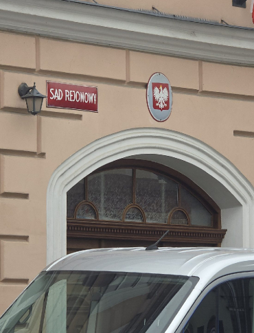 AKTUALIZACJA: Alarm bombowy w Sądzie Rejonowym w Sanoku. Działania służb zakończone (VIDEO, ZDJĘCIA)