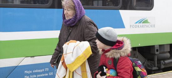 Pociągi POLREGIO przewiozły już ok. 5000 uchodźców, a liczba ta stale rośnie