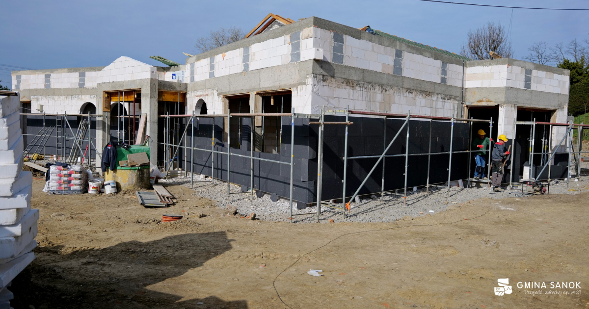 GMINA SANOK: Nowy żłobek rośnie w oczach. Postępy prac w Czerteżu [ZDJĘCIA]