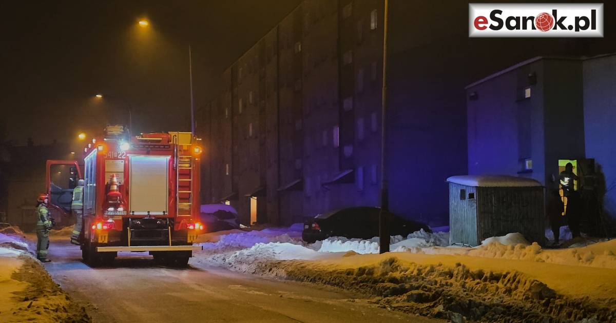 SANOK: Ukryty pożar w piwnicy budynku na ul. Heweliusza [FOTO]